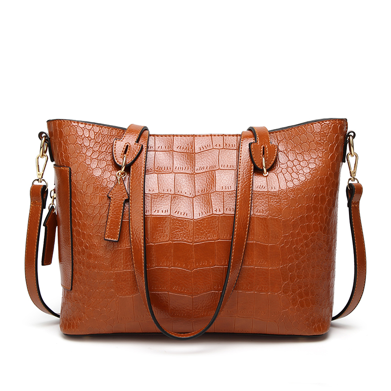 crocodile-ambushed-ladies-leather-hand-bag-in-bangaldesh.jpg